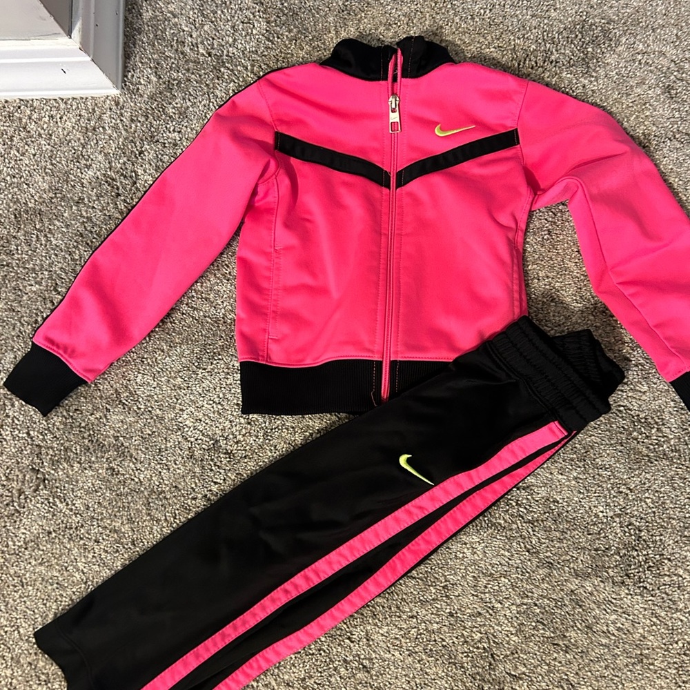 Nike athletic top and bottom set